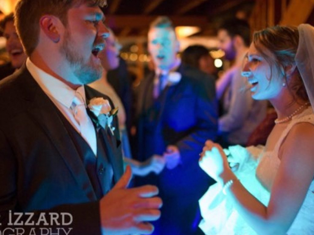 Husband and wife sing-a-long — Peter Izzard Photography